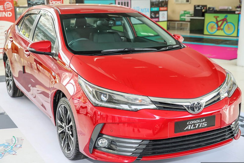 Toyota Corolla Altis 2017 “chot gia” tu 638 trieu dong-Hinh-2